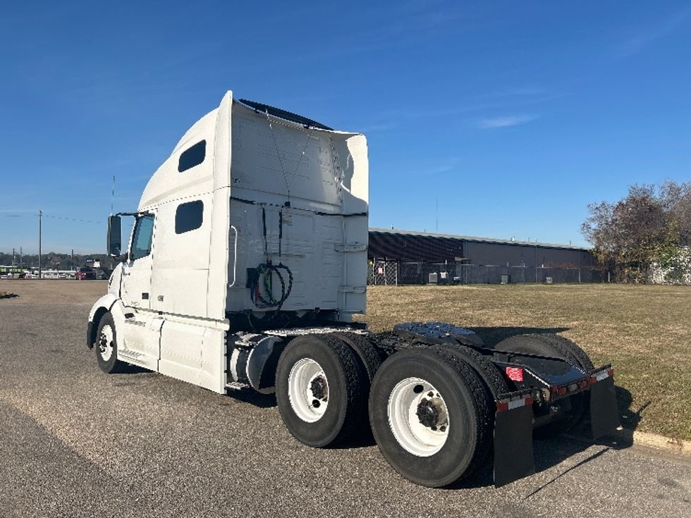 Sleeper Tractor-Heavy Duty Tractors-Volvo-2019-VNL64760-Montgomery-AL-542,983\n\t\tmiles-$ 57,000 - Image 5