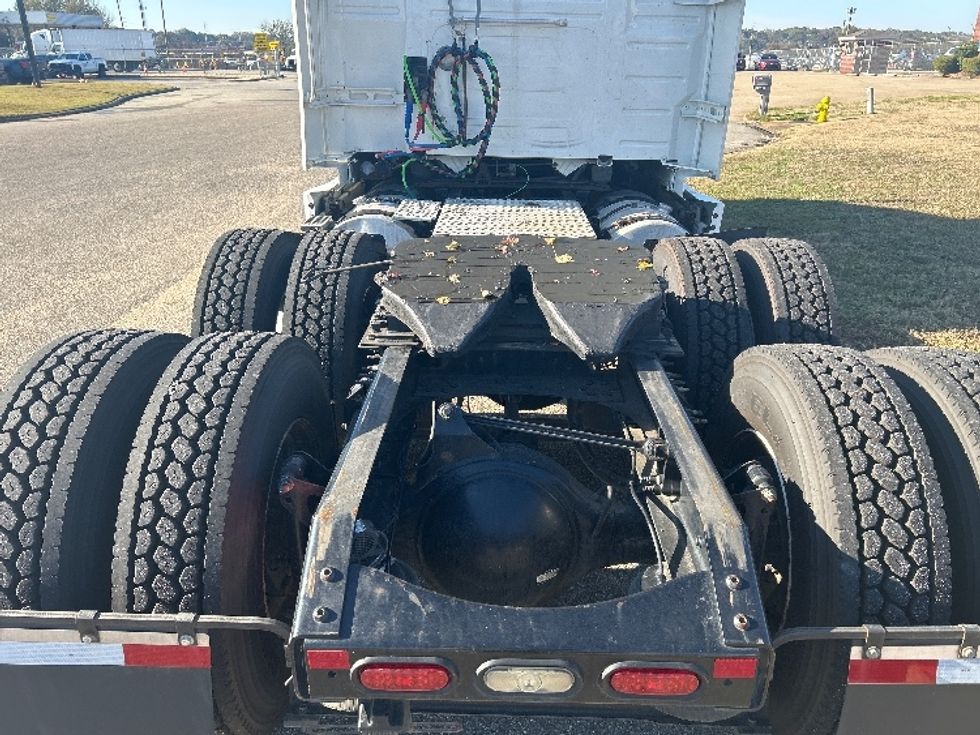 Sleeper Tractor-Heavy Duty Tractors-Volvo-2019-VNL64760-Montgomery-AL-542,983\n\t\tmiles-$ 57,000 - Image 6