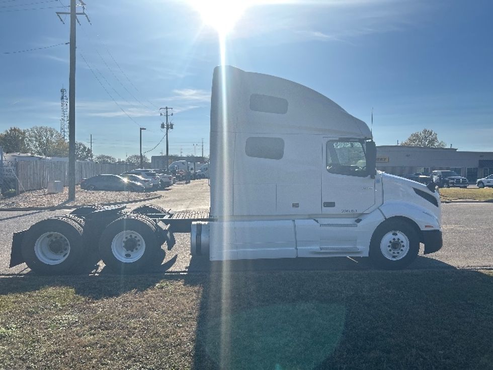 Sleeper Tractor-Heavy Duty Tractors-Volvo-2019-VNL64760-Montgomery-AL-542,983\n\t\tmiles-$ 57,000 - Image 8