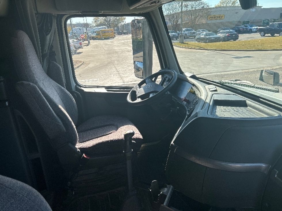 Sleeper Tractor-Heavy Duty Tractors-Volvo-2019-VNL64760-Montgomery-AL-659,556\n\t\tmiles-$ 49,000 - Image 15