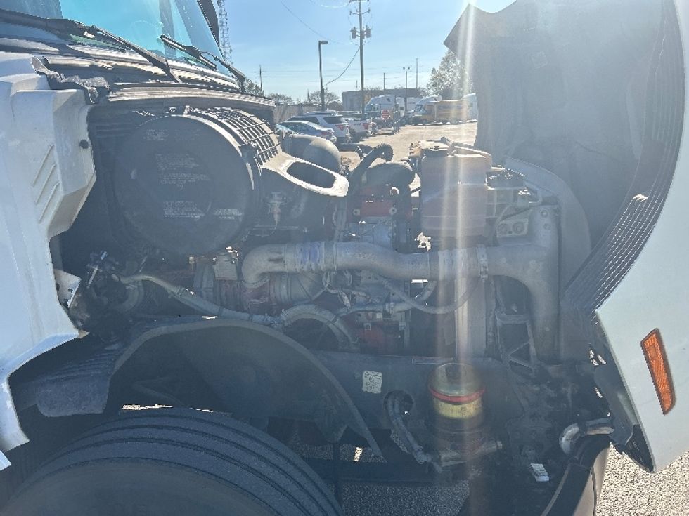 Sleeper Tractor-Heavy Duty Tractors-Volvo-2019-VNL64760-Montgomery-AL-659,556\n\t\tmiles-$ 49,000 - Image 20