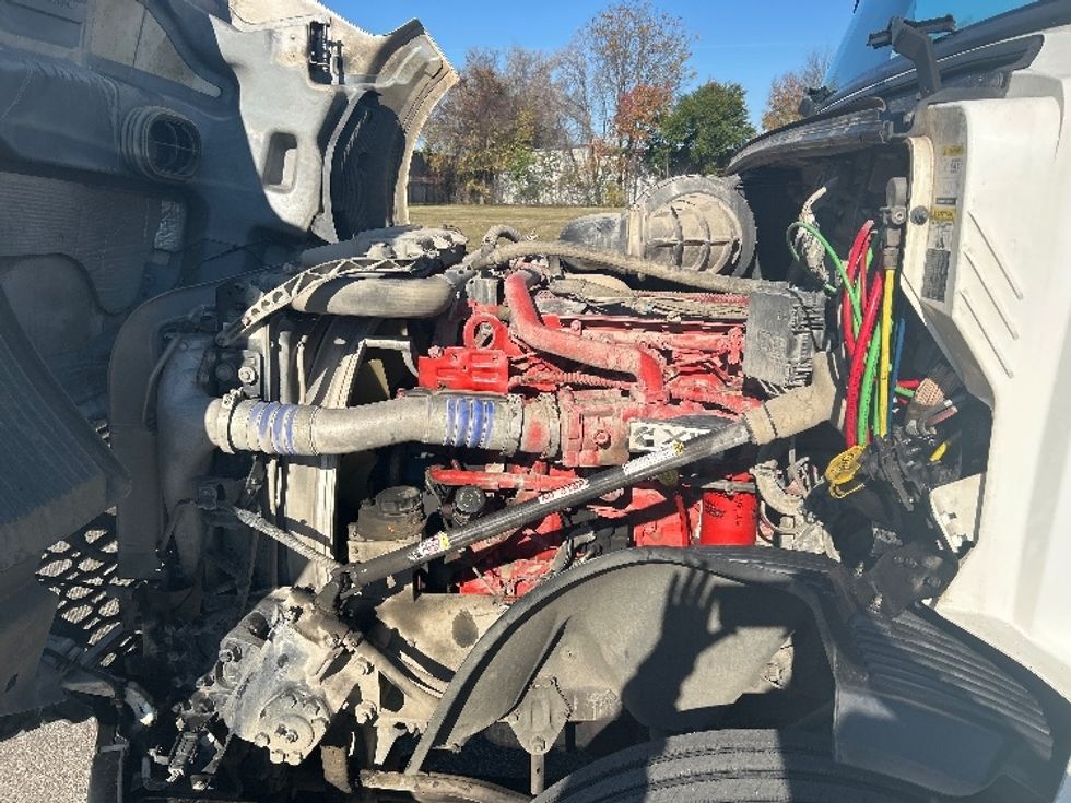 Sleeper Tractor-Heavy Duty Tractors-Volvo-2019-VNL64760-Montgomery-AL-659,556\n\t\tmiles-$ 49,000 - Image 21