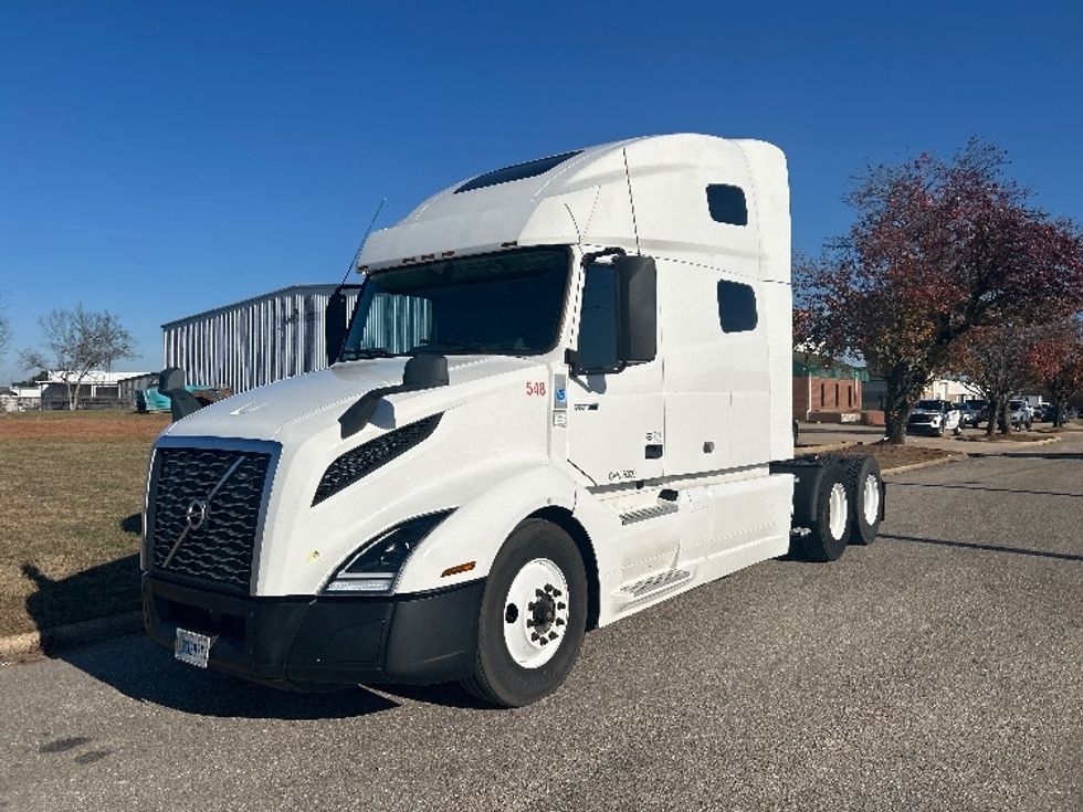 Sleeper Tractor-Heavy Duty Tractors-Volvo-2019-VNL64760-Montgomery-AL-659,556\n\t\tmiles-$ 49,000 - Image 3