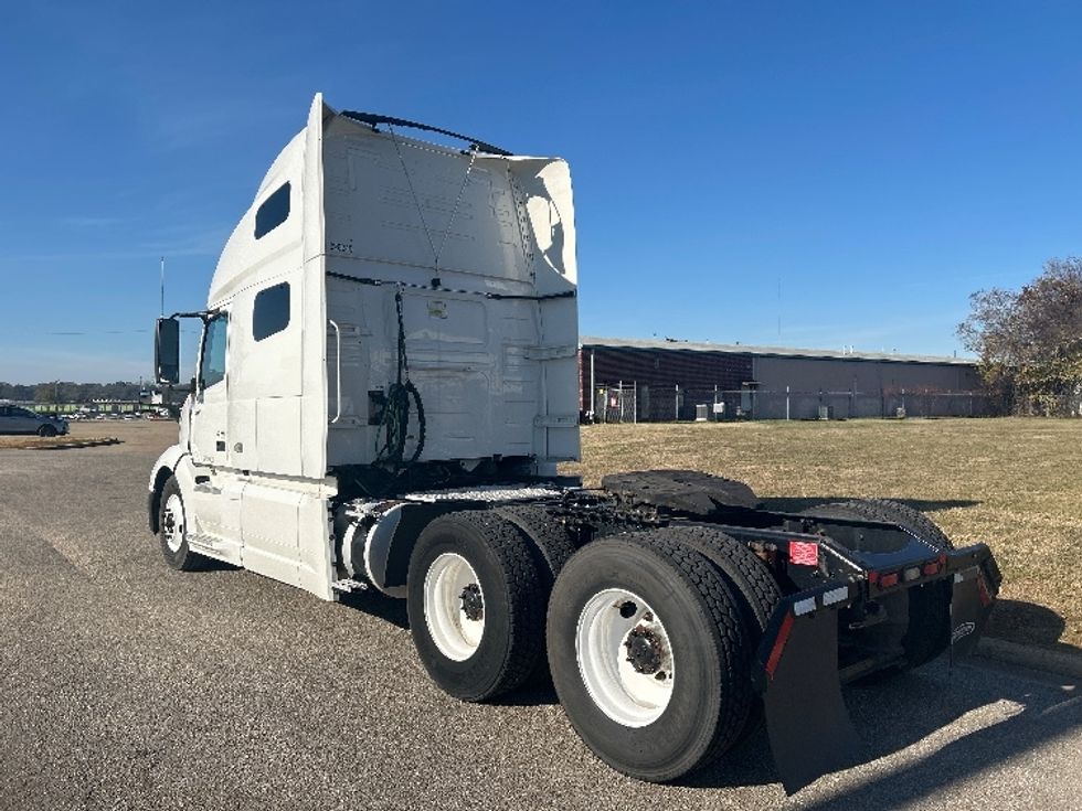 Sleeper Tractor-Heavy Duty Tractors-Volvo-2019-VNL64760-Montgomery-AL-659,556\n\t\tmiles-$ 49,000 - Image 5