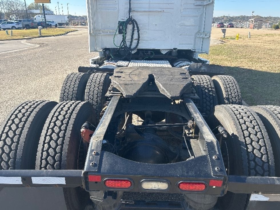 Sleeper Tractor-Heavy Duty Tractors-Volvo-2019-VNL64760-Montgomery-AL-659,556\n\t\tmiles-$ 49,000 - Image 6