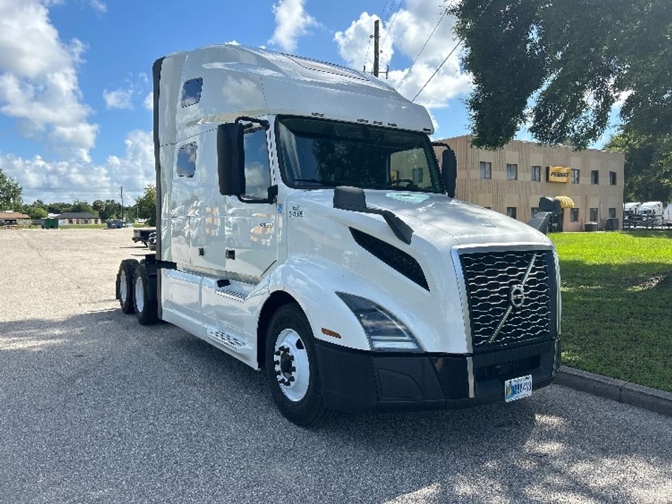 Sleeper Tractor-Heavy Duty Tractors-Volvo-2019-VNL64760-Pensacola-FL-488,704\n\t\tmiles-$ 63,250 - Image 1
