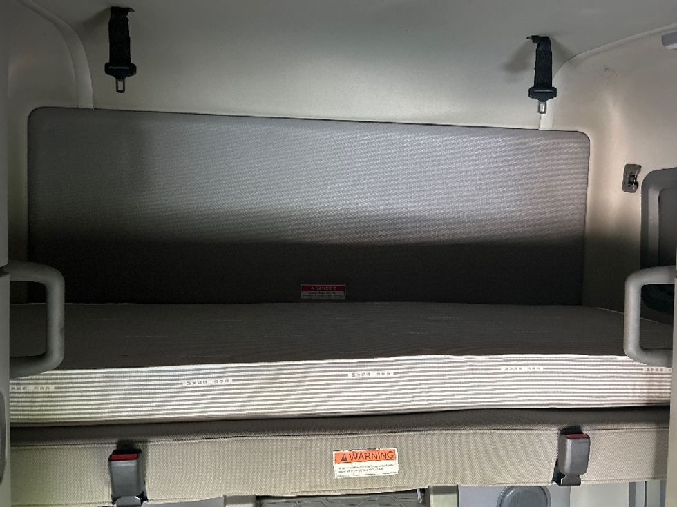 Sleeper Tractor-Heavy Duty Tractors-Volvo-2019-VNL64760-Pensacola-FL-488,704\n\t\tmiles-$ 63,250 - Image 19