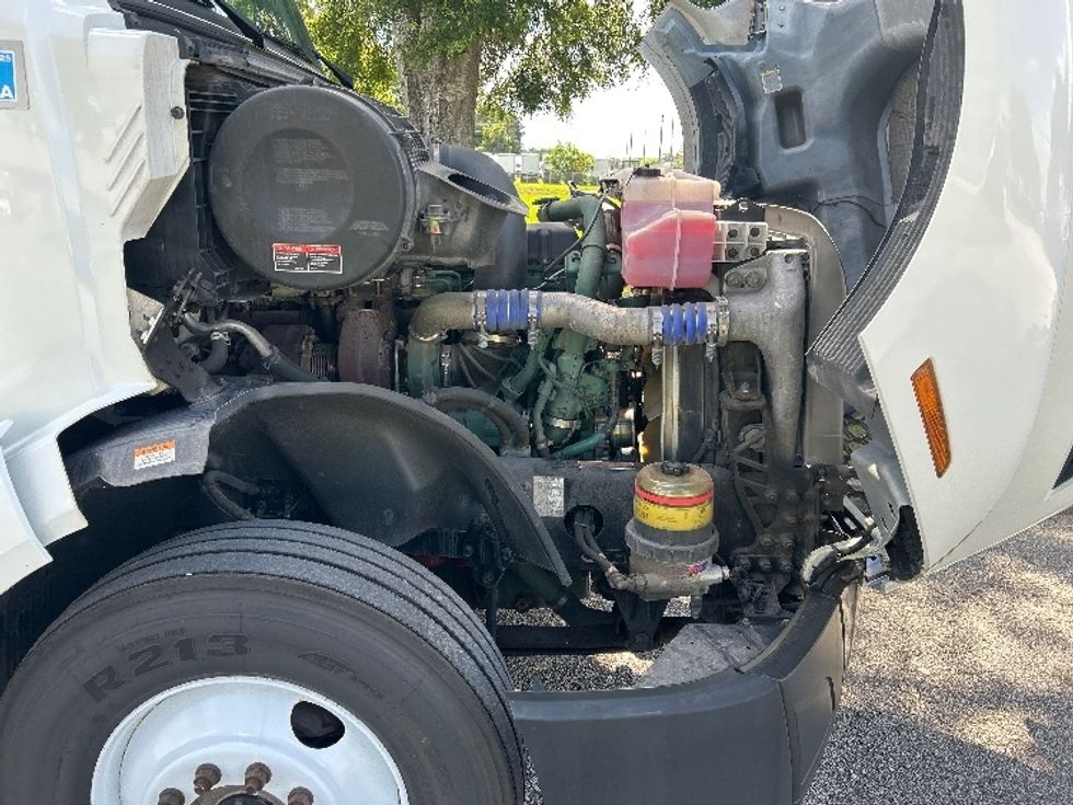 Sleeper Tractor-Heavy Duty Tractors-Volvo-2019-VNL64760-Pensacola-FL-488,704\n\t\tmiles-$ 63,250 - Image 20