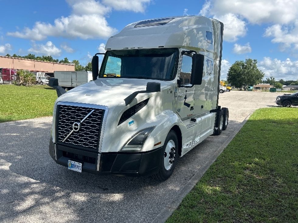 Sleeper Tractor-Heavy Duty Tractors-Volvo-2019-VNL64760-Pensacola-FL-488,704\n\t\tmiles-$ 63,250 - Image 3
