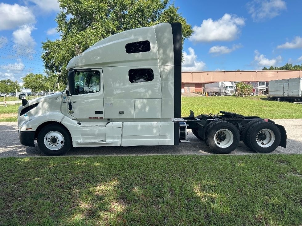 Sleeper Tractor-Heavy Duty Tractors-Volvo-2019-VNL64760-Pensacola-FL-488,704\n\t\tmiles-$ 63,250 - Image 4