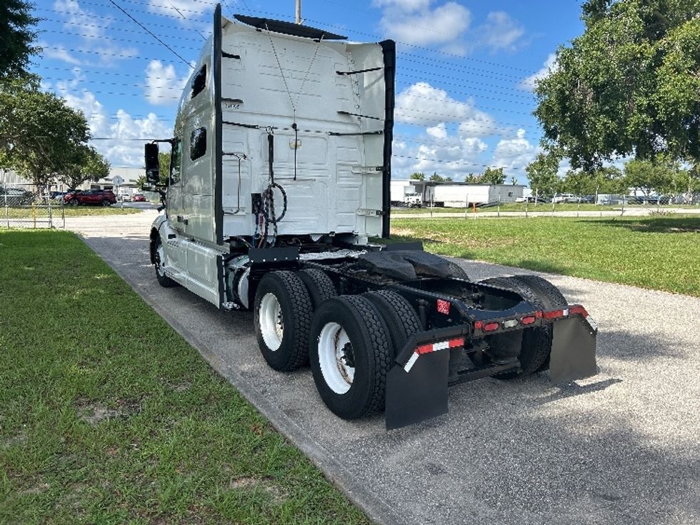 Sleeper Tractor-Heavy Duty Tractors-Volvo-2019-VNL64760-Pensacola-FL-488,704\n\t\tmiles-$ 63,250 - Image 5