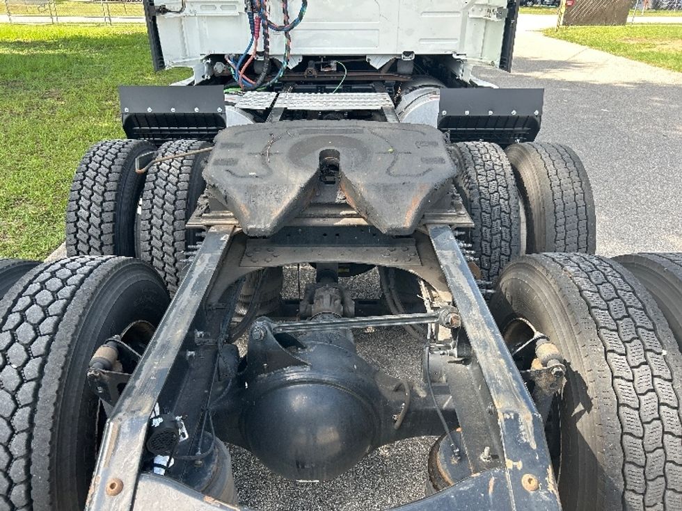 Sleeper Tractor-Heavy Duty Tractors-Volvo-2019-VNL64760-Pensacola-FL-488,704\n\t\tmiles-$ 63,250 - Image 6