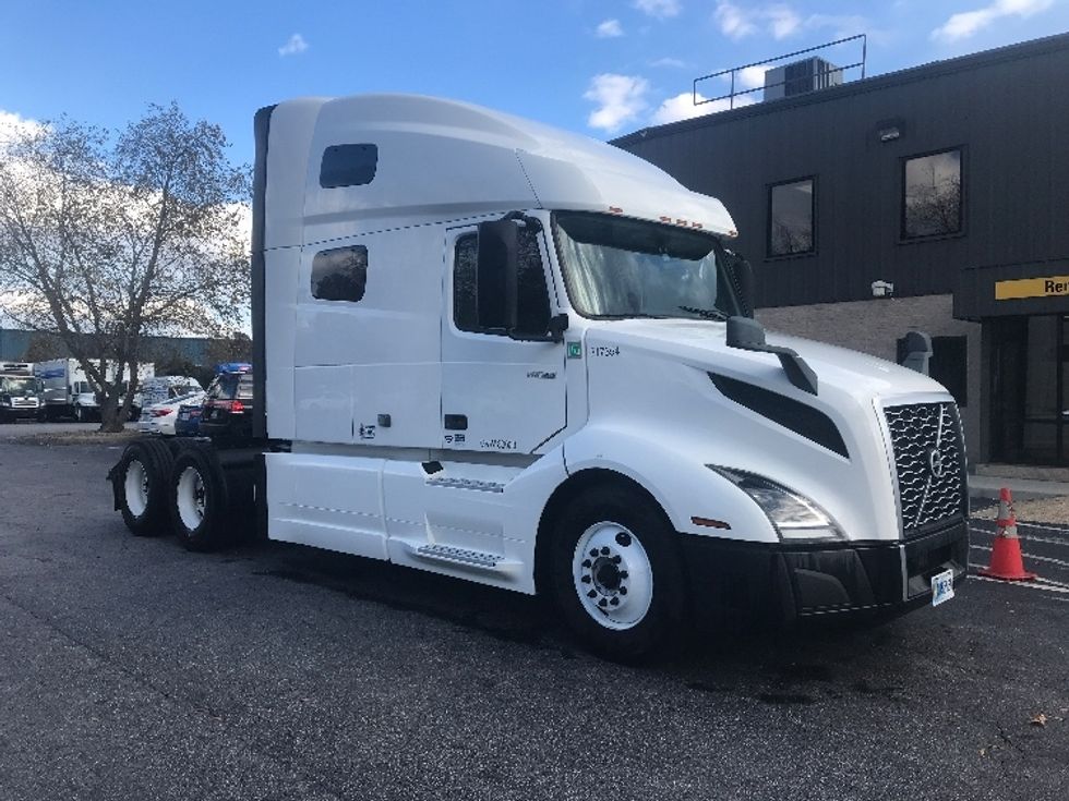 2019 Volvo VNL64760 Sleeper Tractor