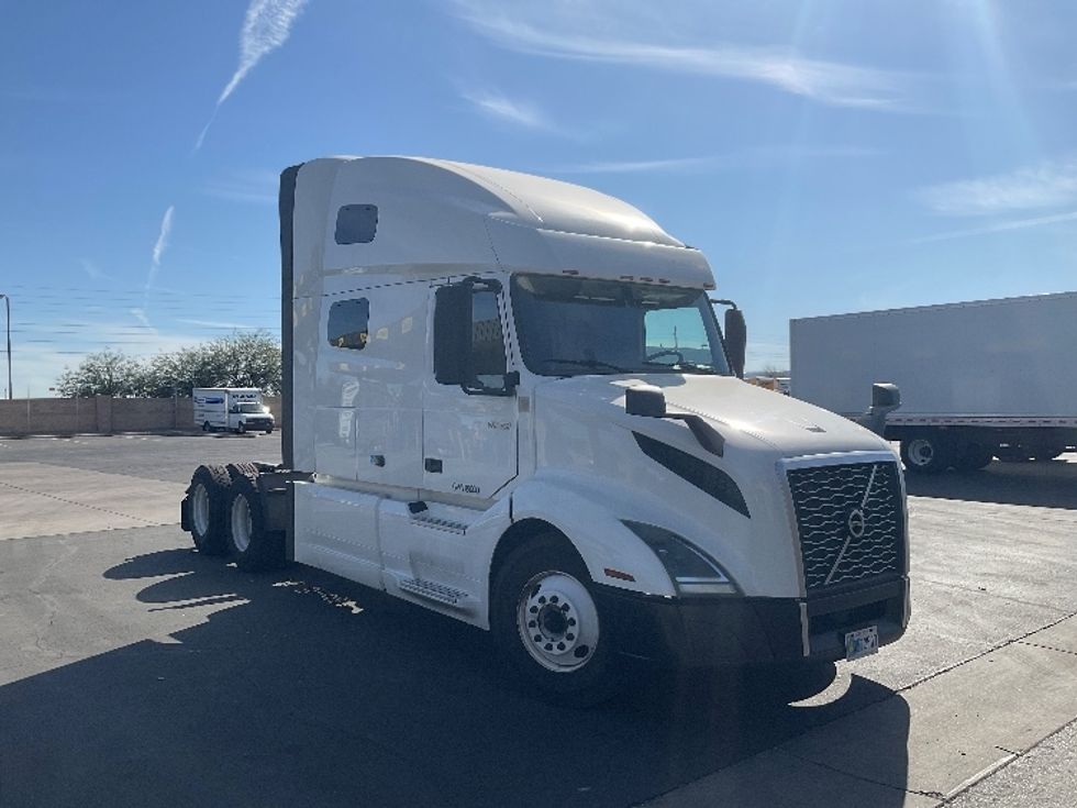 Sleeper Tractor-Heavy Duty Tractors-Volvo-2019-VNL64760-Phoenix-AZ-429,202\n\t\tmiles-$ 65,500 - Image 1