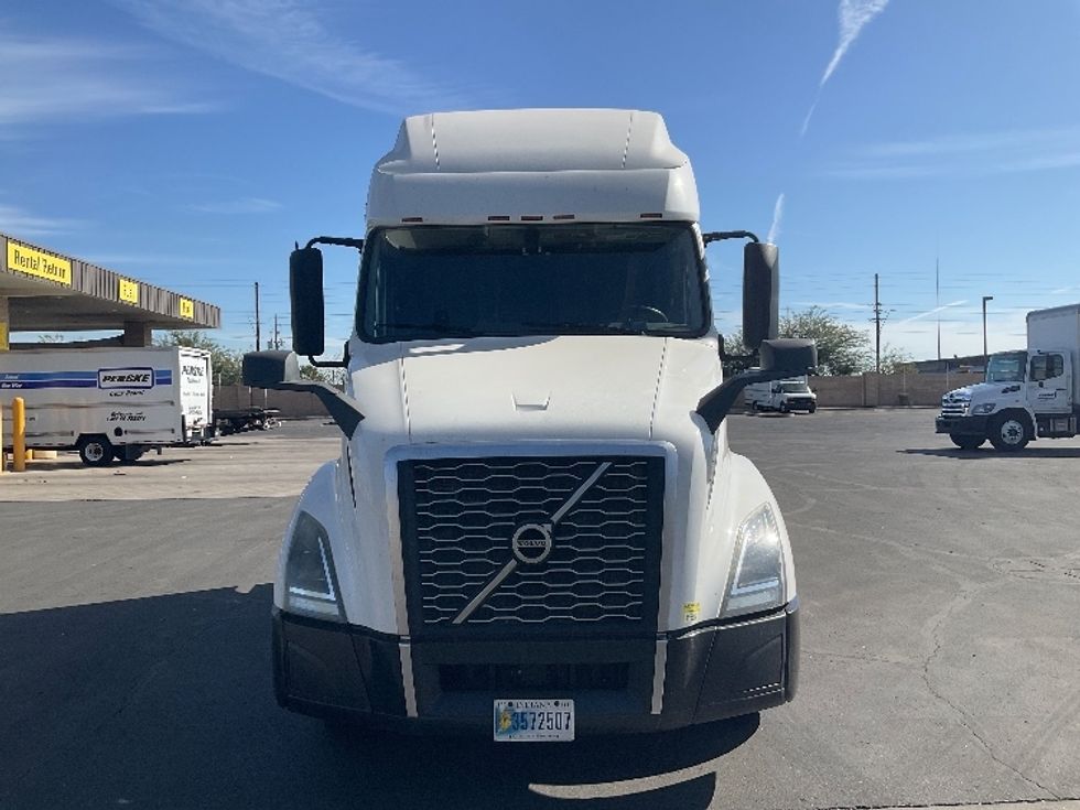 Sleeper Tractor-Heavy Duty Tractors-Volvo-2019-VNL64760-Phoenix-AZ-429,202\n\t\tmiles-$ 65,500 - Image 2