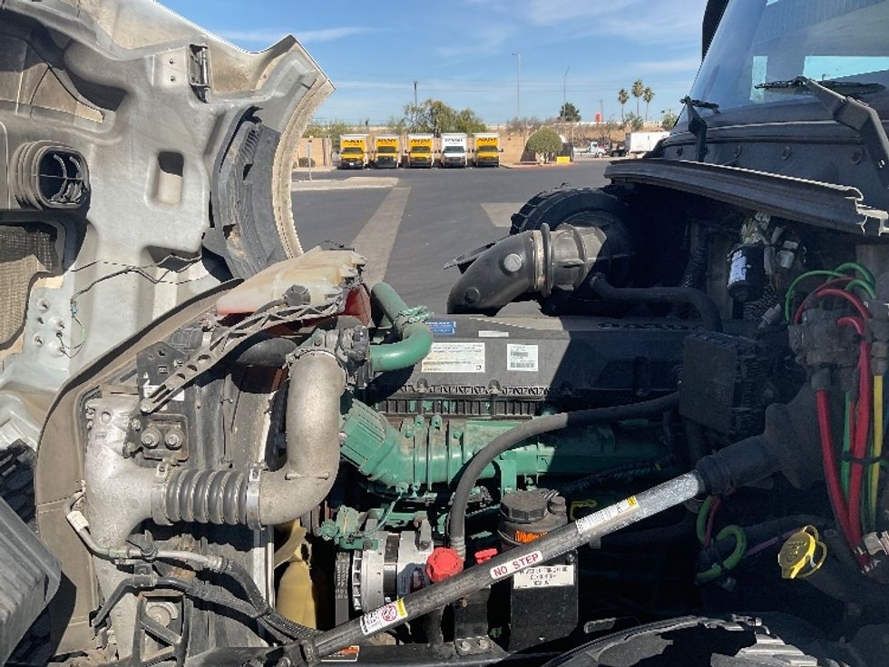 Sleeper Tractor-Heavy Duty Tractors-Volvo-2019-VNL64760-Phoenix-AZ-429,202\n\t\tmiles-$ 65,500 - Image 20