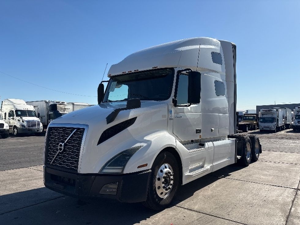 Sleeper Tractor-Heavy Duty Tractors-Volvo-2019-VNL64760-Phoenix-AZ-591,833\n\t\tmiles-$ 59,500 - Image 3