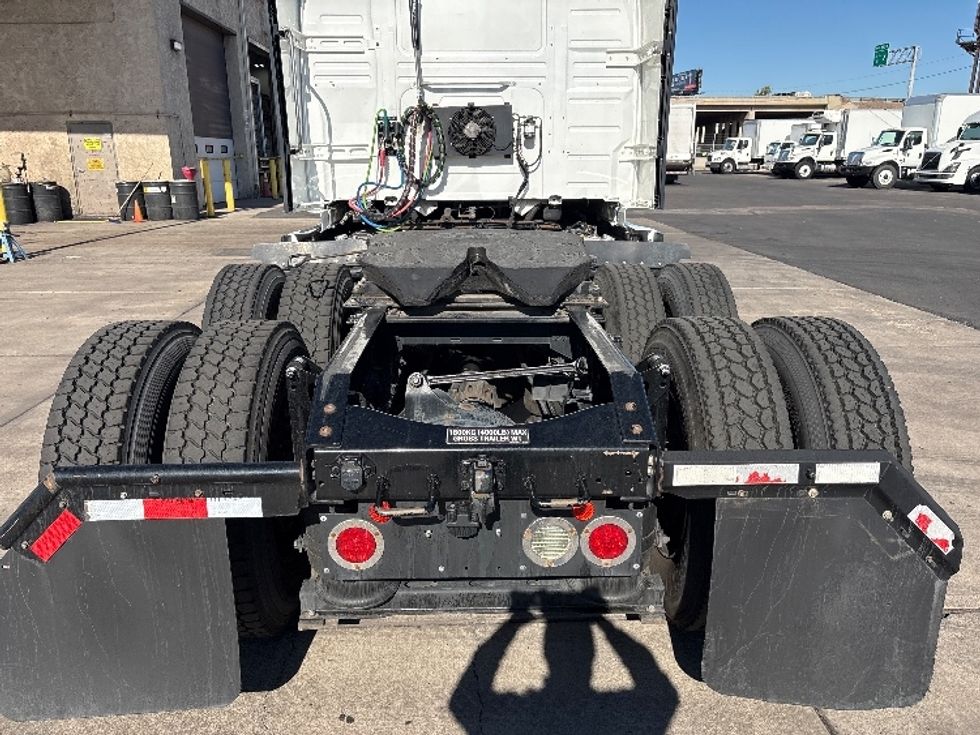 Sleeper Tractor-Heavy Duty Tractors-Volvo-2019-VNL64760-Phoenix-AZ-591,833\n\t\tmiles-$ 59,500 - Image 6