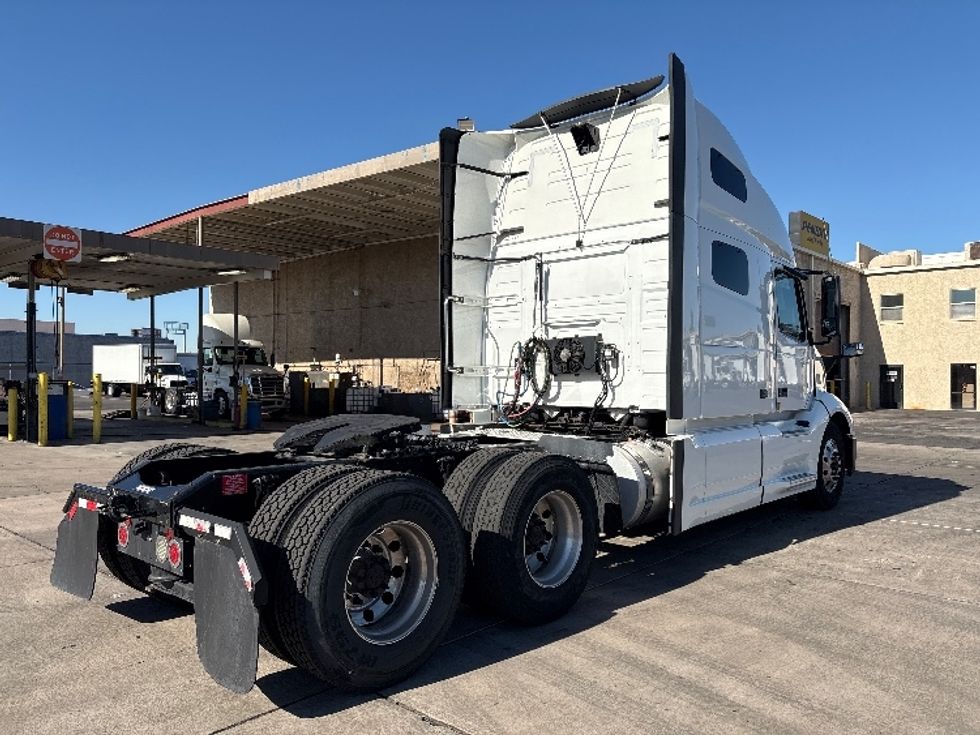 Sleeper Tractor-Heavy Duty Tractors-Volvo-2019-VNL64760-Phoenix-AZ-591,833\n\t\tmiles-$ 59,500 - Image 7