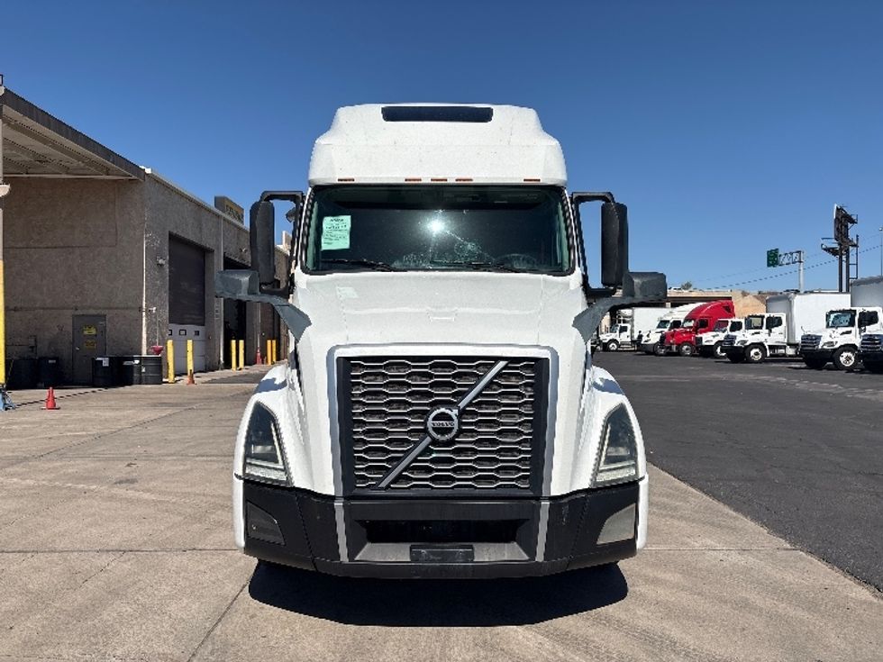Sleeper Tractor-Heavy Duty Tractors-Volvo-2019-VNL64760-Phoenix-AZ-628,828\n\t\tmiles-$ 60,750 - Image 2