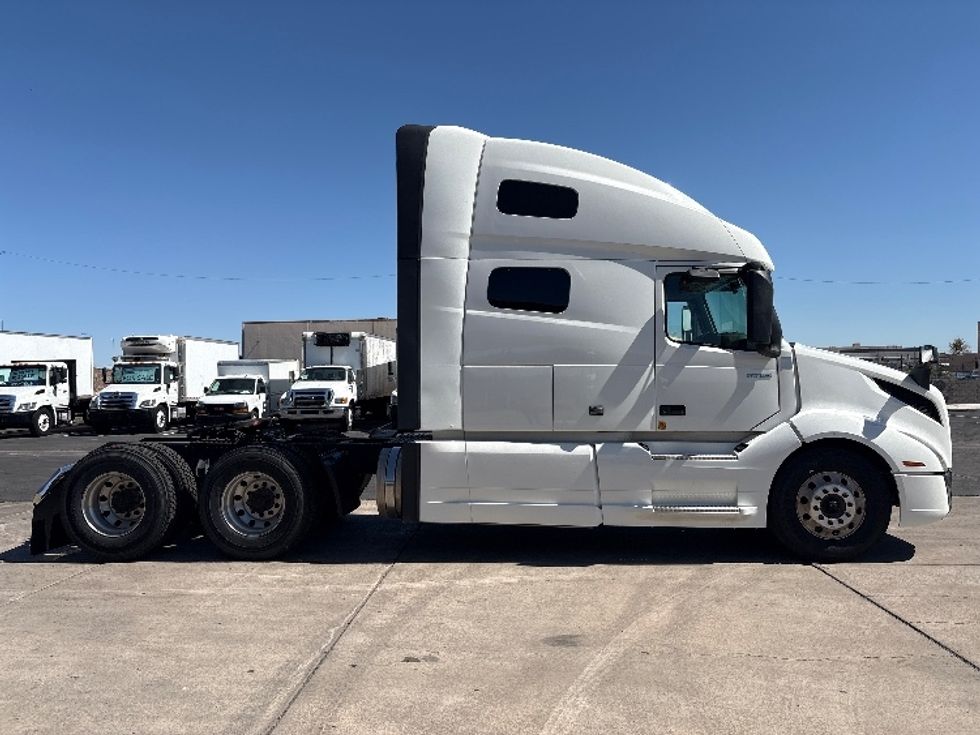 Sleeper Tractor-Heavy Duty Tractors-Volvo-2019-VNL64760-Phoenix-AZ-628,828\n\t\tmiles-$ 60,750 - Image 21