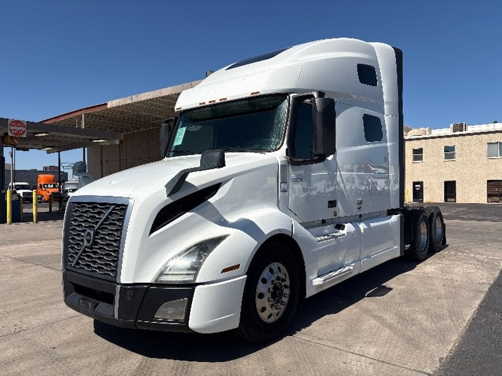 Sleeper Tractor-Heavy Duty Tractors-Volvo-2019-VNL64760-Phoenix-AZ-628,828\n\t\tmiles-$ 60,750 - Image 3