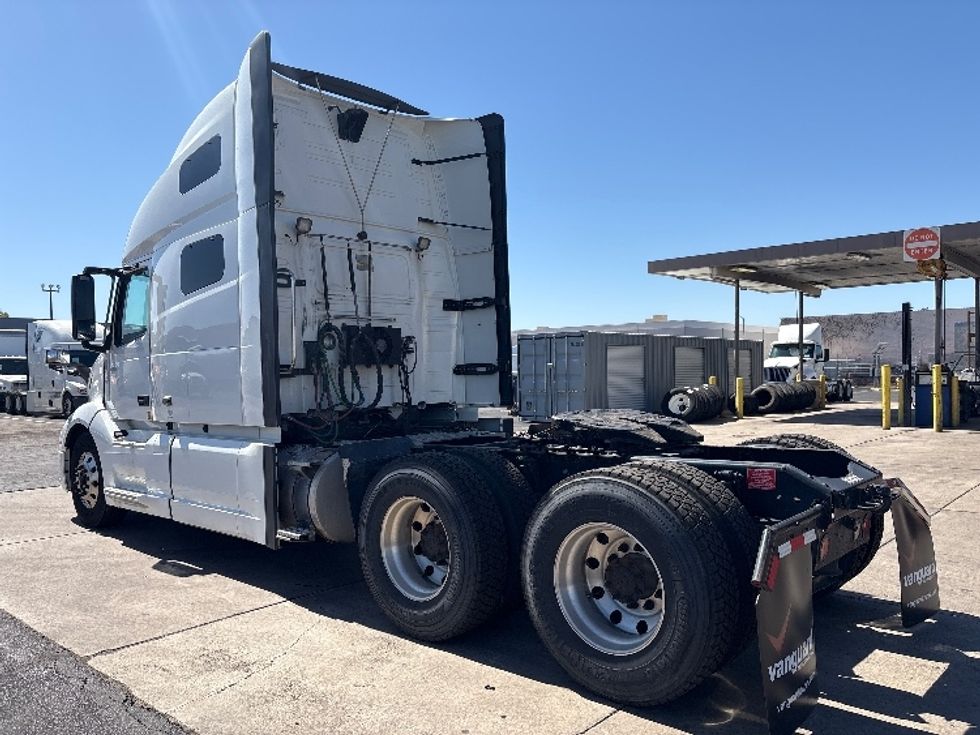Sleeper Tractor-Heavy Duty Tractors-Volvo-2019-VNL64760-Phoenix-AZ-628,828\n\t\tmiles-$ 60,750 - Image 5