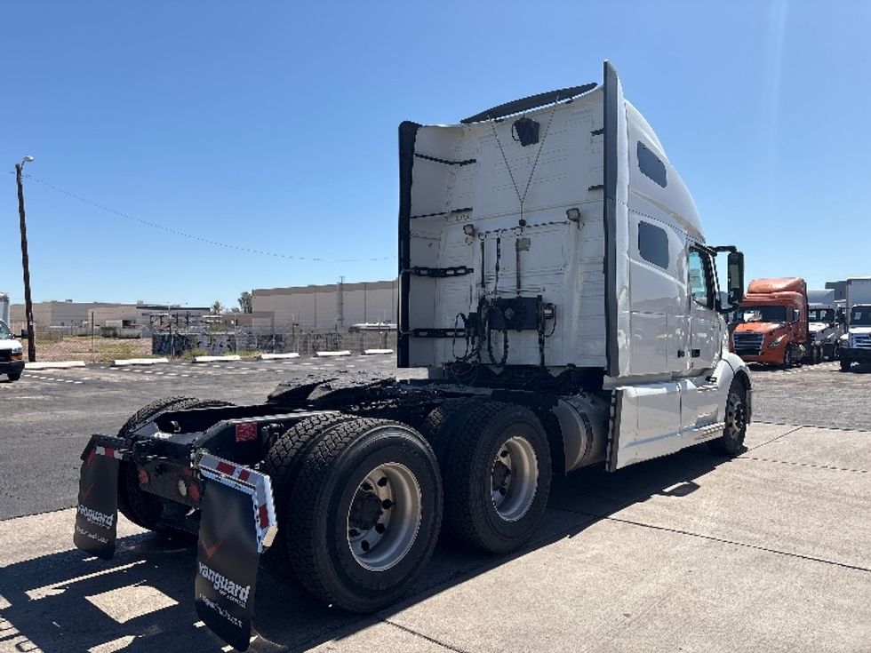 Sleeper Tractor-Heavy Duty Tractors-Volvo-2019-VNL64760-Phoenix-AZ-628,828\n\t\tmiles-$ 60,750 - Image 7