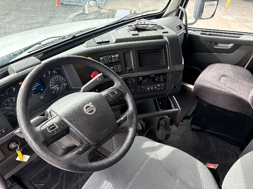 Sleeper Tractor-Heavy Duty Tractors-Volvo-2019-VNL64760-Phoenix-AZ-694,672\n\t\tmiles-$ 54,750 - Image 10