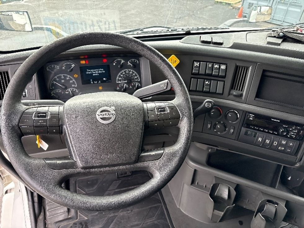 Sleeper Tractor-Heavy Duty Tractors-Volvo-2019-VNL64760-Phoenix-AZ-694,672\n\t\tmiles-$ 54,750 - Image 11