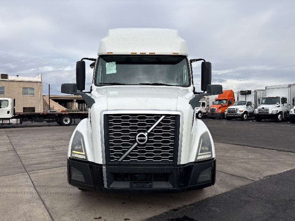 Sleeper Tractor-Heavy Duty Tractors-Volvo-2019-VNL64760-Phoenix-AZ-694,672\n\t\tmiles-$ 54,750 - Image 2