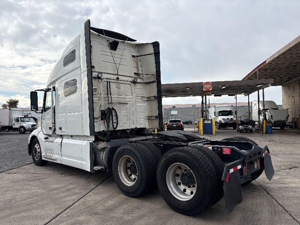 Sleeper Tractor-Heavy Duty Tractors-Volvo-2019-VNL64760-Phoenix-AZ-694,672\n\t\tmiles-$ 54,750 - Image 5