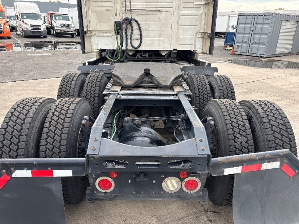 Sleeper Tractor-Heavy Duty Tractors-Volvo-2019-VNL64760-Phoenix-AZ-694,672\n\t\tmiles-$ 54,750 - Image 6