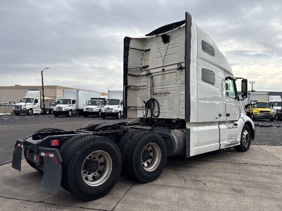 Sleeper Tractor-Heavy Duty Tractors-Volvo-2019-VNL64760-Phoenix-AZ-694,672\n\t\tmiles-$ 54,750 - Image 7