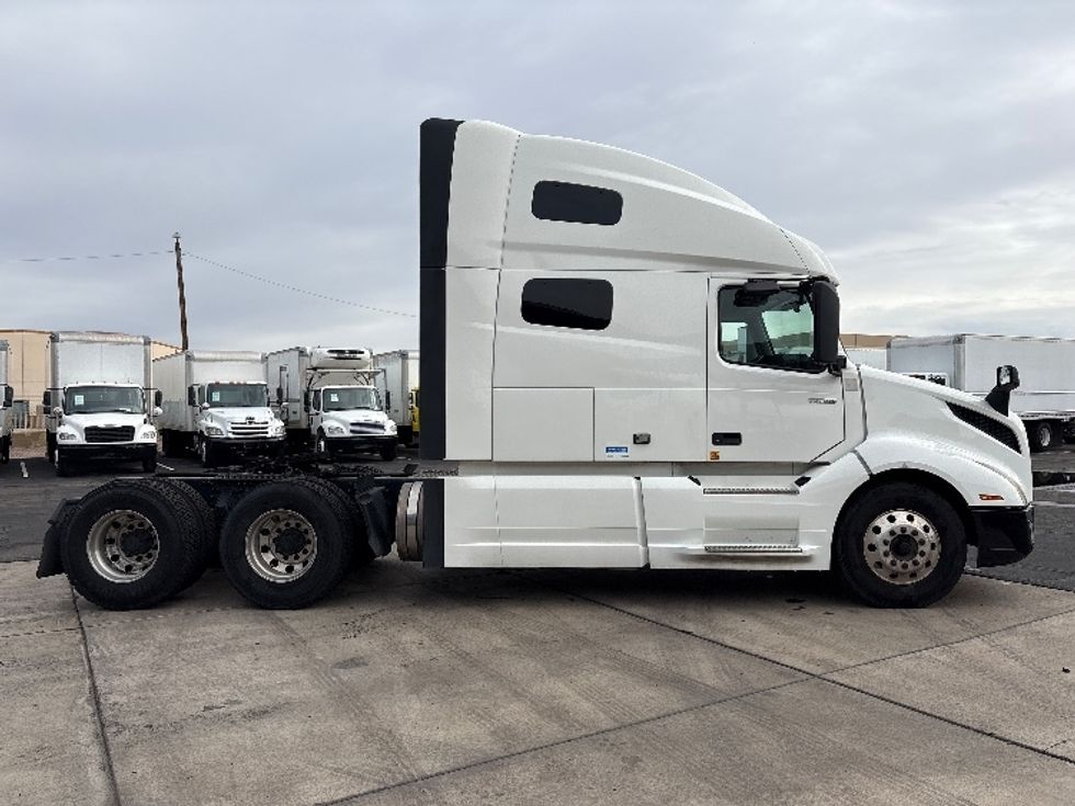 Sleeper Tractor-Heavy Duty Tractors-Volvo-2019-VNL64760-Phoenix-AZ-694,672\n\t\tmiles-$ 54,750 - Image 8