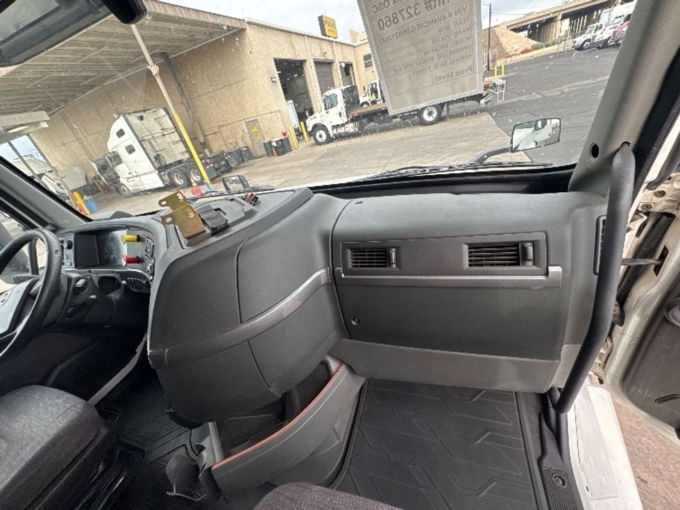 Sleeper Tractor-Heavy Duty Tractors-Volvo-2019-VNL64760-Phoenix-AZ-731,400\n\t\tmiles-$ 52,250 - Image 14