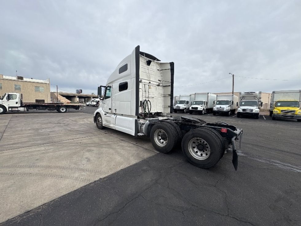 Sleeper Tractor-Heavy Duty Tractors-Volvo-2019-VNL64760-Phoenix-AZ-731,400\n\t\tmiles-$ 52,250 - Image 5