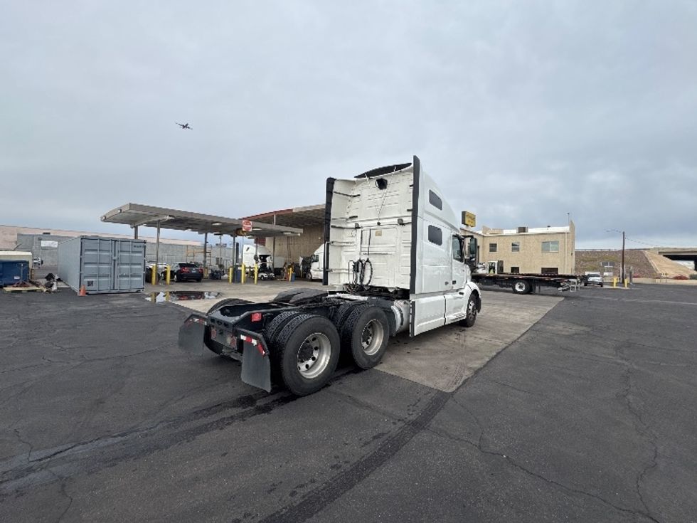 Sleeper Tractor-Heavy Duty Tractors-Volvo-2019-VNL64760-Phoenix-AZ-731,400\n\t\tmiles-$ 52,250 - Image 7