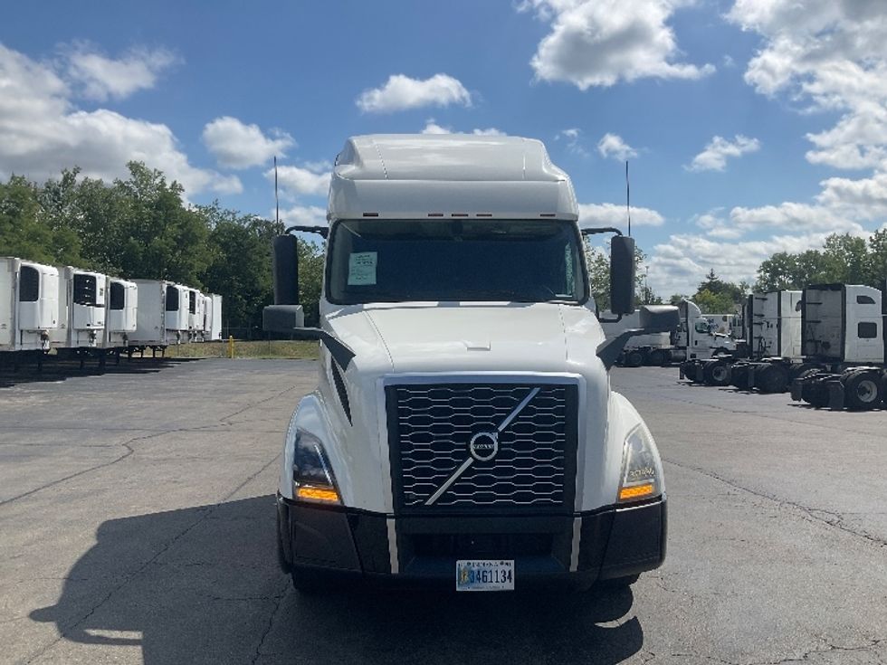 Sleeper Tractor-Heavy Duty Tractors-Volvo-2019-VNL64760-Piqua-OH-514,654\n\t\tmiles-$ 60,500 - Image 2