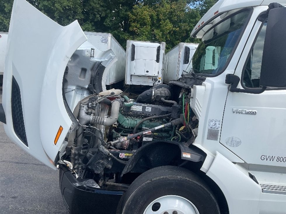 Sleeper Tractor-Heavy Duty Tractors-Volvo-2019-VNL64760-Piqua-OH-514,654\n\t\tmiles-$ 60,500 - Image 21