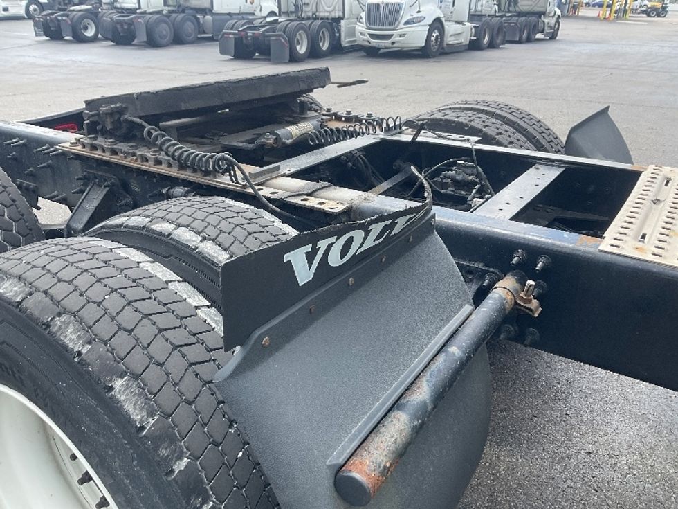 Sleeper Tractor-Heavy Duty Tractors-Volvo-2019-VNL64760-Piqua-OH-514,654\n\t\tmiles-$ 60,500 - Image 24