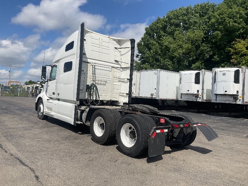 Sleeper Tractor-Heavy Duty Tractors-Volvo-2019-VNL64760-Piqua-OH-514,654\n\t\tmiles-$ 60,500 - Image 5