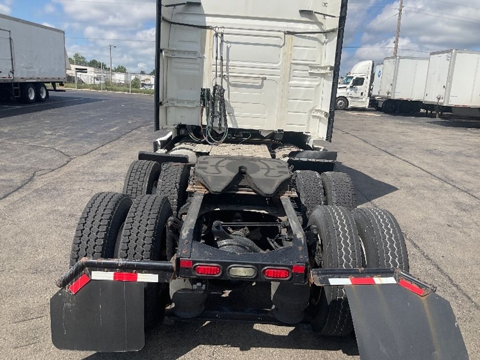 Sleeper Tractor-Heavy Duty Tractors-Volvo-2019-VNL64760-Piqua-OH-514,654\n\t\tmiles-$ 60,500 - Image 6