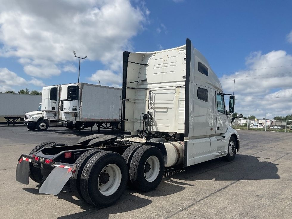 Sleeper Tractor-Heavy Duty Tractors-Volvo-2019-VNL64760-Piqua-OH-514,654\n\t\tmiles-$ 60,500 - Image 7