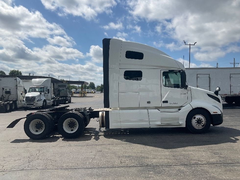 Sleeper Tractor-Heavy Duty Tractors-Volvo-2019-VNL64760-Piqua-OH-514,654\n\t\tmiles-$ 60,500 - Image 8
