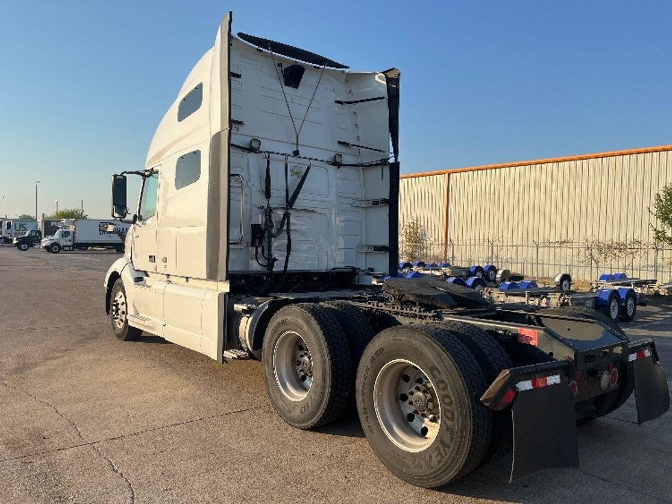 Sleeper Tractor-Heavy Duty Tractors-Volvo-2019-VNL64760-San Antonio-TX-606,209\n\t\tmiles-$ 60,750 - Image 5