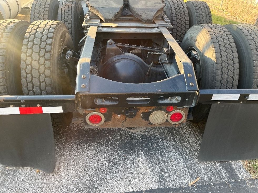 Sleeper Tractor-Heavy Duty Tractors-Volvo-2019-VNL64760-San Antonio-TX-606,209\n\t\tmiles-$ 60,750 - Image 6