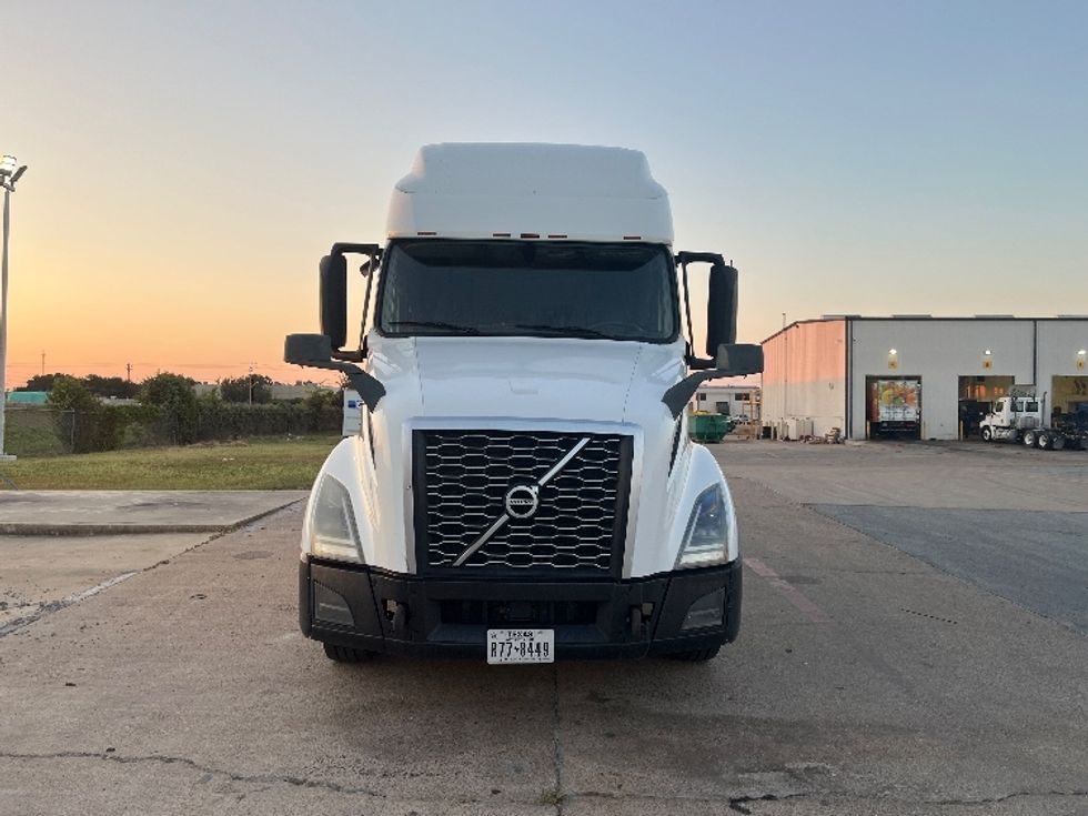 Sleeper Tractor-Heavy Duty Tractors-Volvo-2019-VNL64760-San Antonio-TX-617,214\n\t\tmiles-$ 60,000 - Image 2