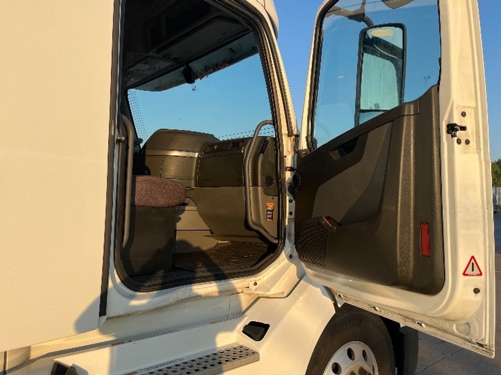 Sleeper Tractor-Heavy Duty Tractors-Volvo-2019-VNL64760-San Antonio-TX-652,144\n\t\tmiles-$ 56,000 - Image 13