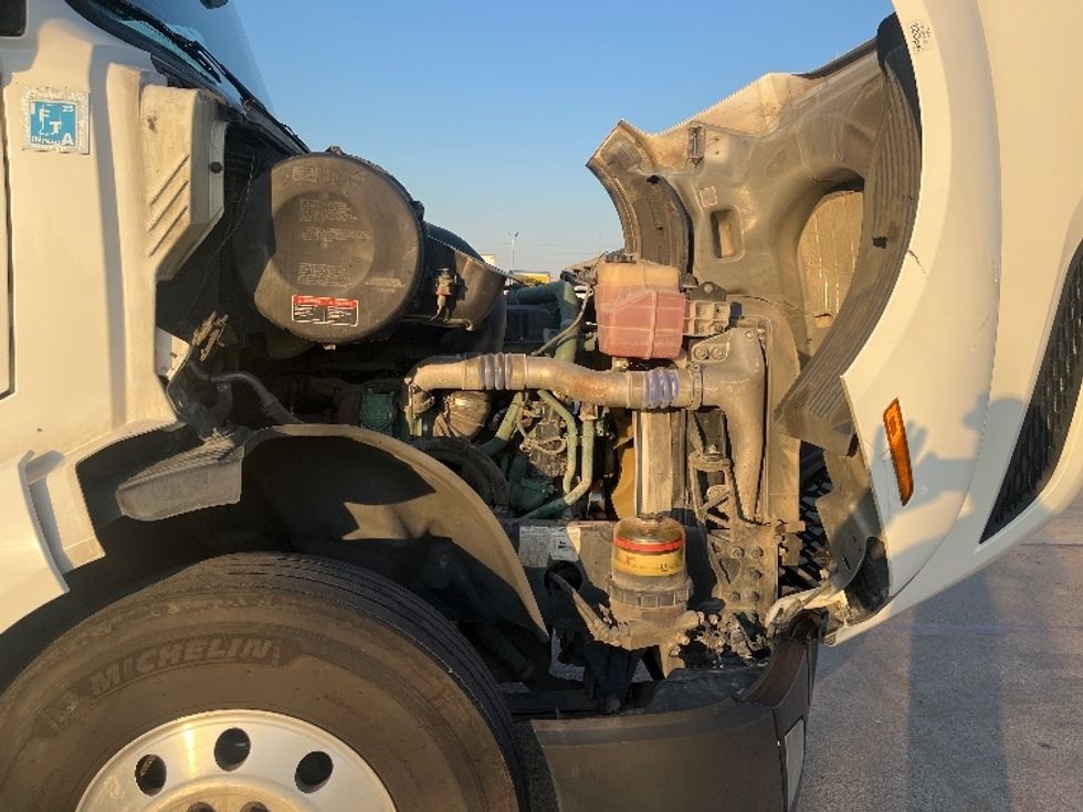 Sleeper Tractor-Heavy Duty Tractors-Volvo-2019-VNL64760-San Antonio-TX-652,144\n\t\tmiles-$ 56,000 - Image 19